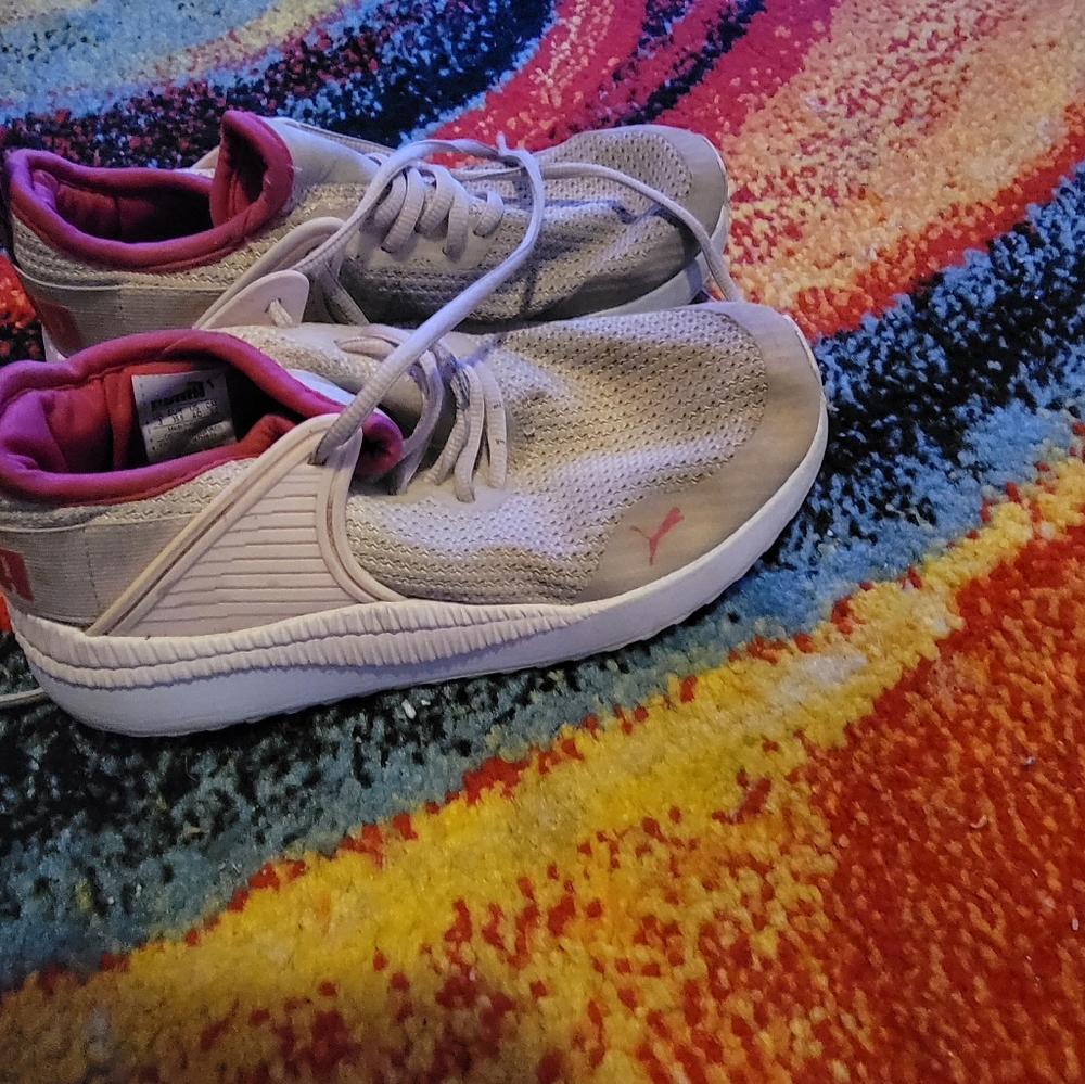 Girls Puma tennis shoes